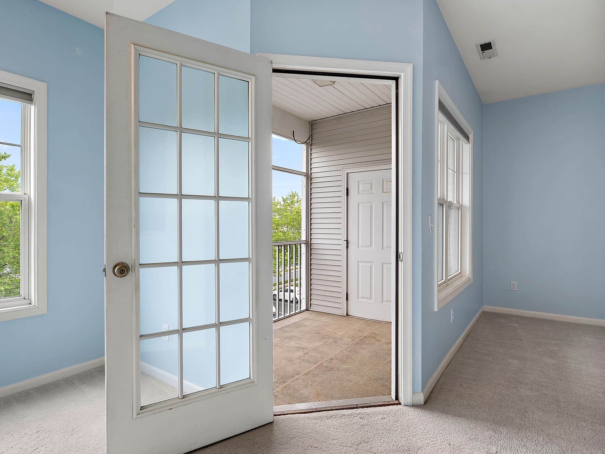 Gallery image slideShow11