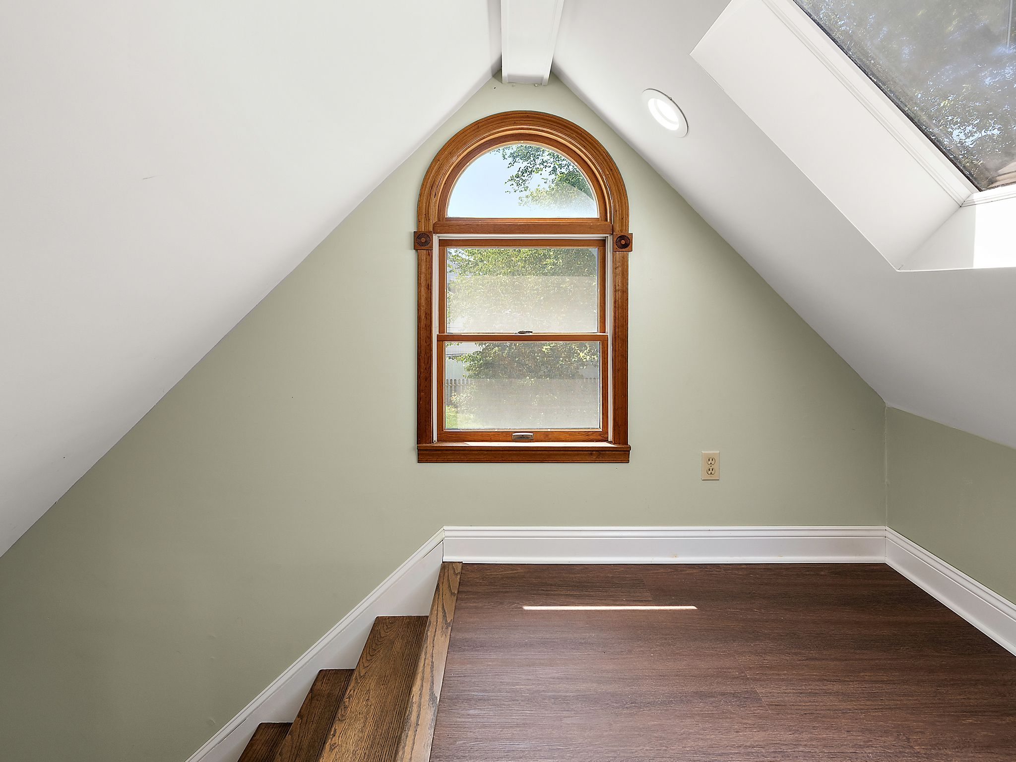 Gallery image slideShow12