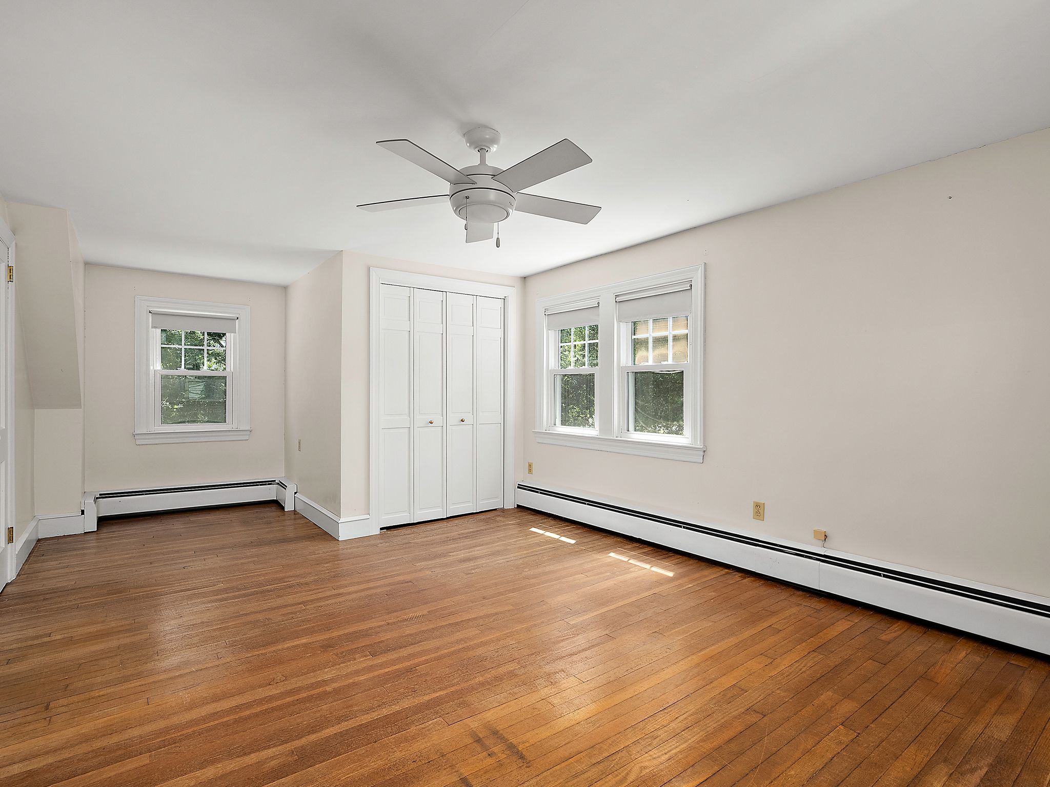 Gallery image slideShow18