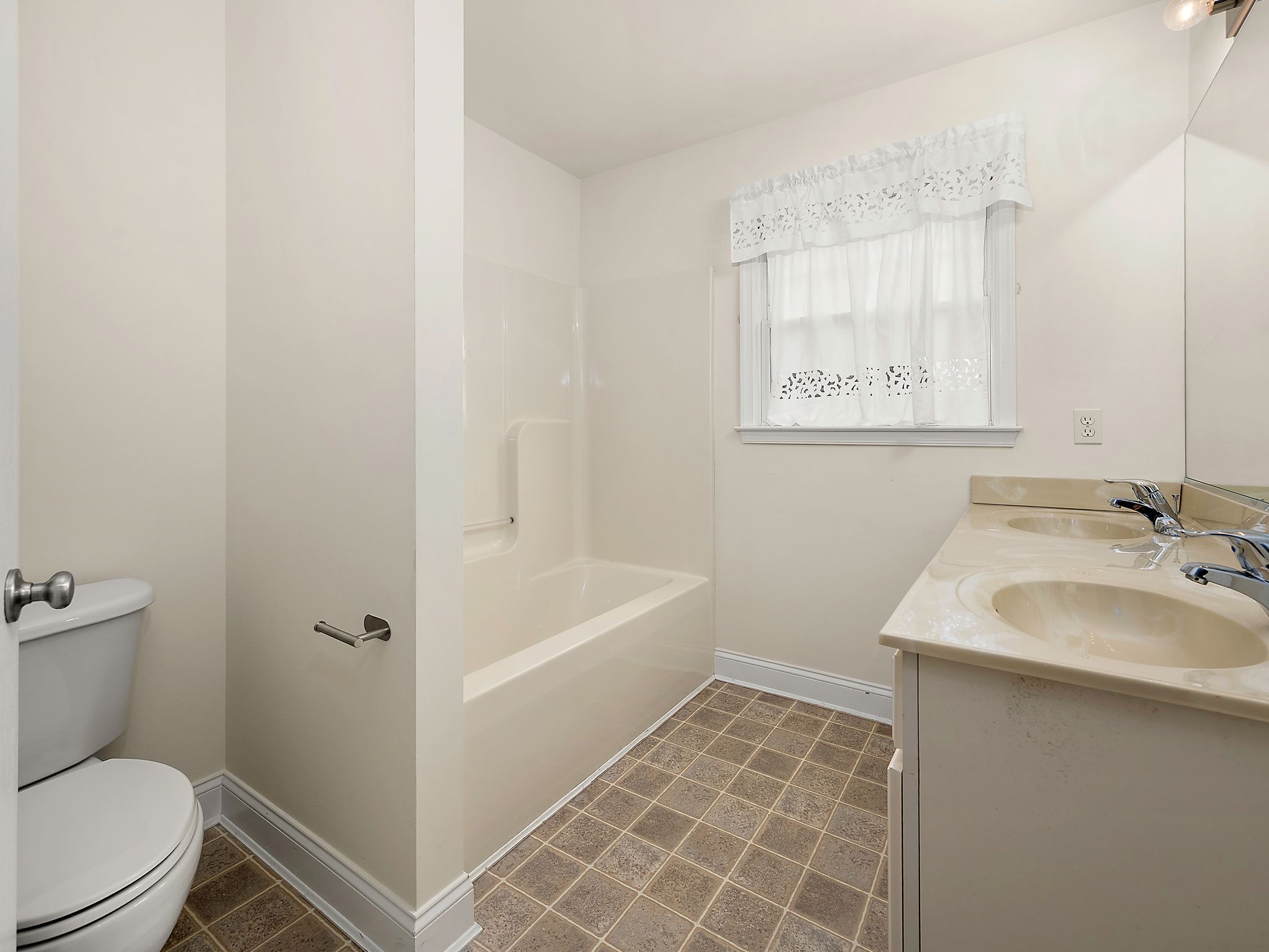 Gallery image slideShow18