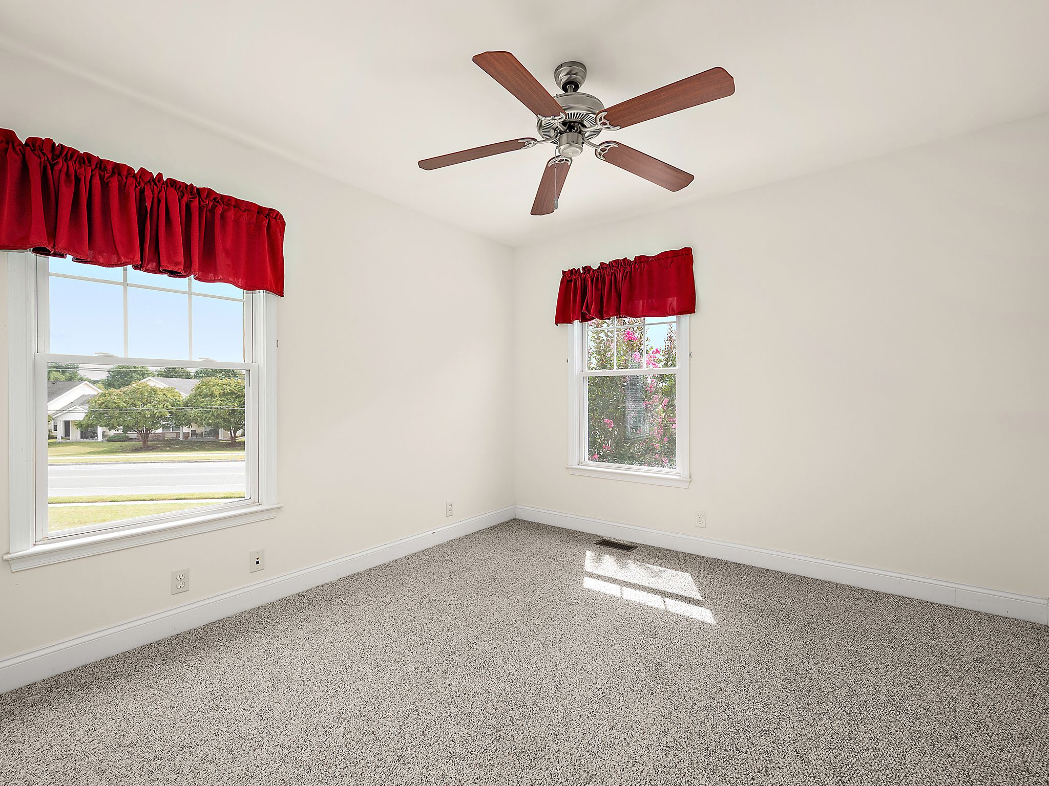 Gallery image slideShow19