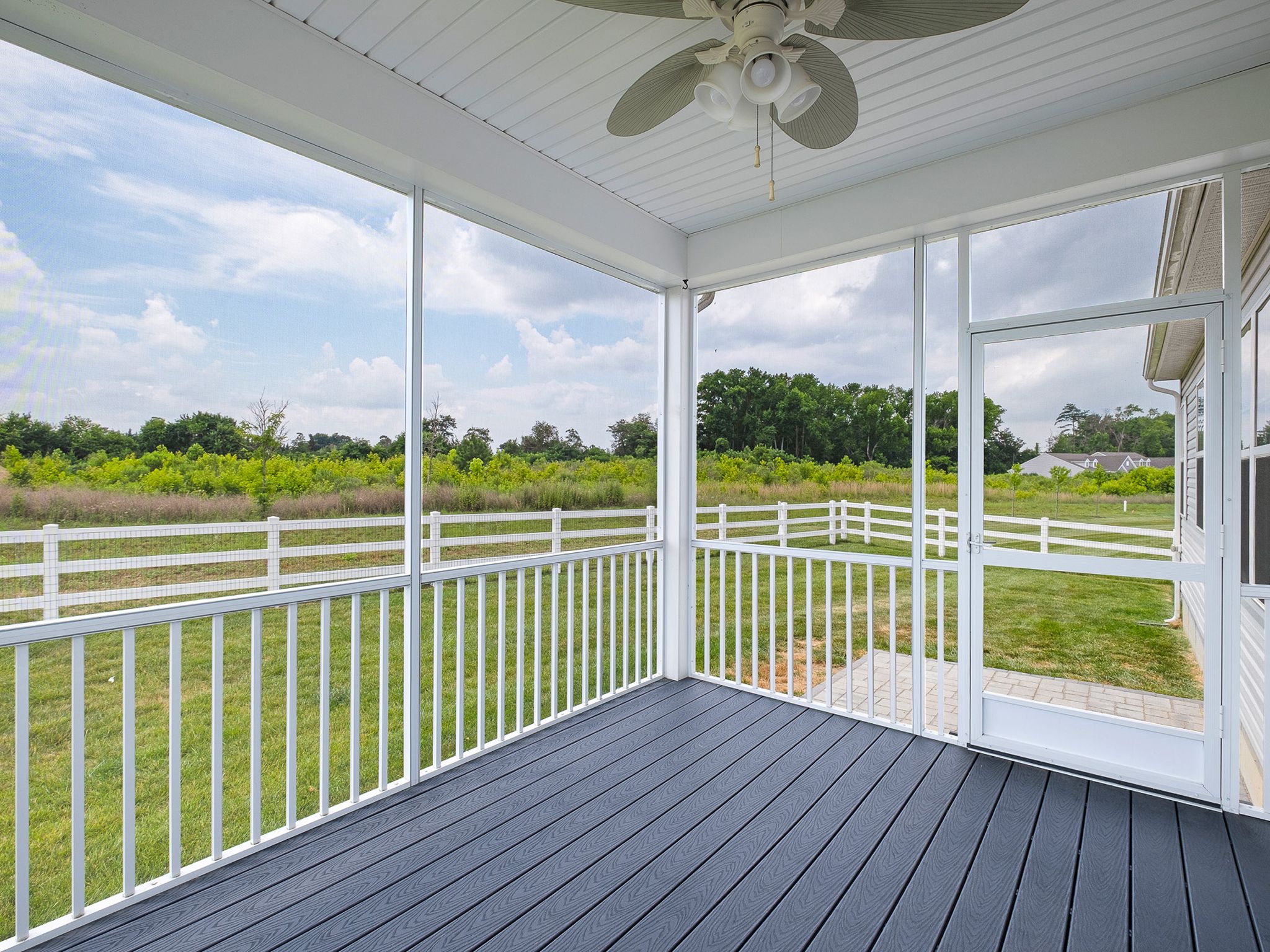 Gallery image slideShow21