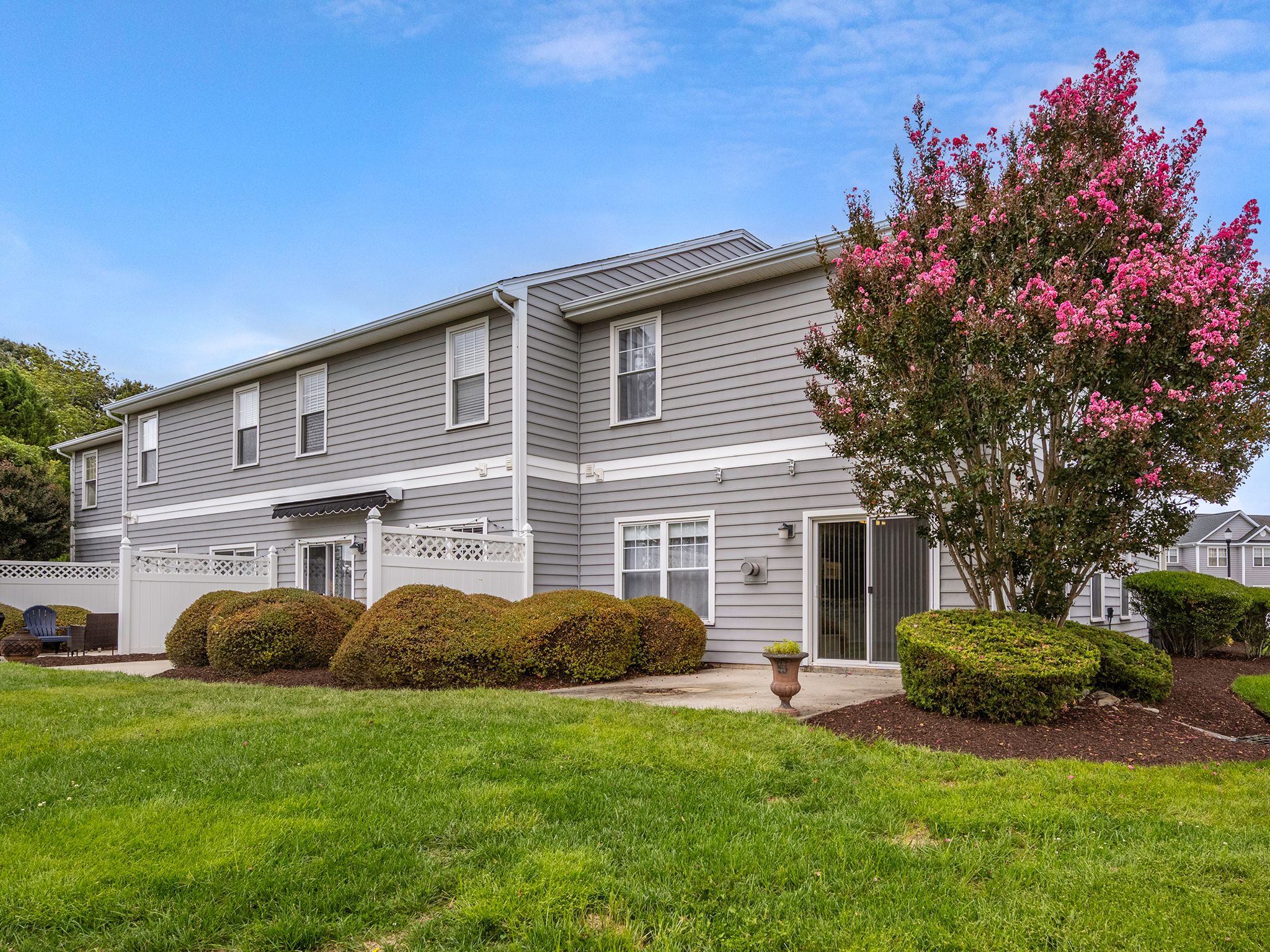 Gallery image slideShow4