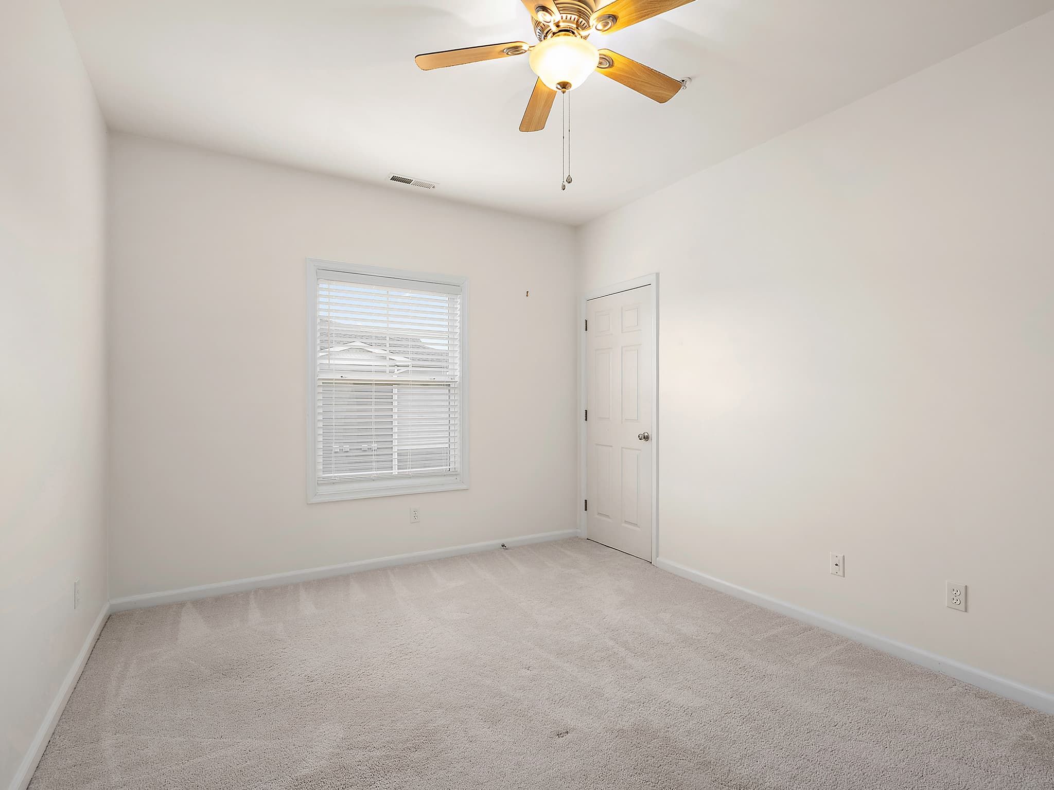 Gallery image slideShow7