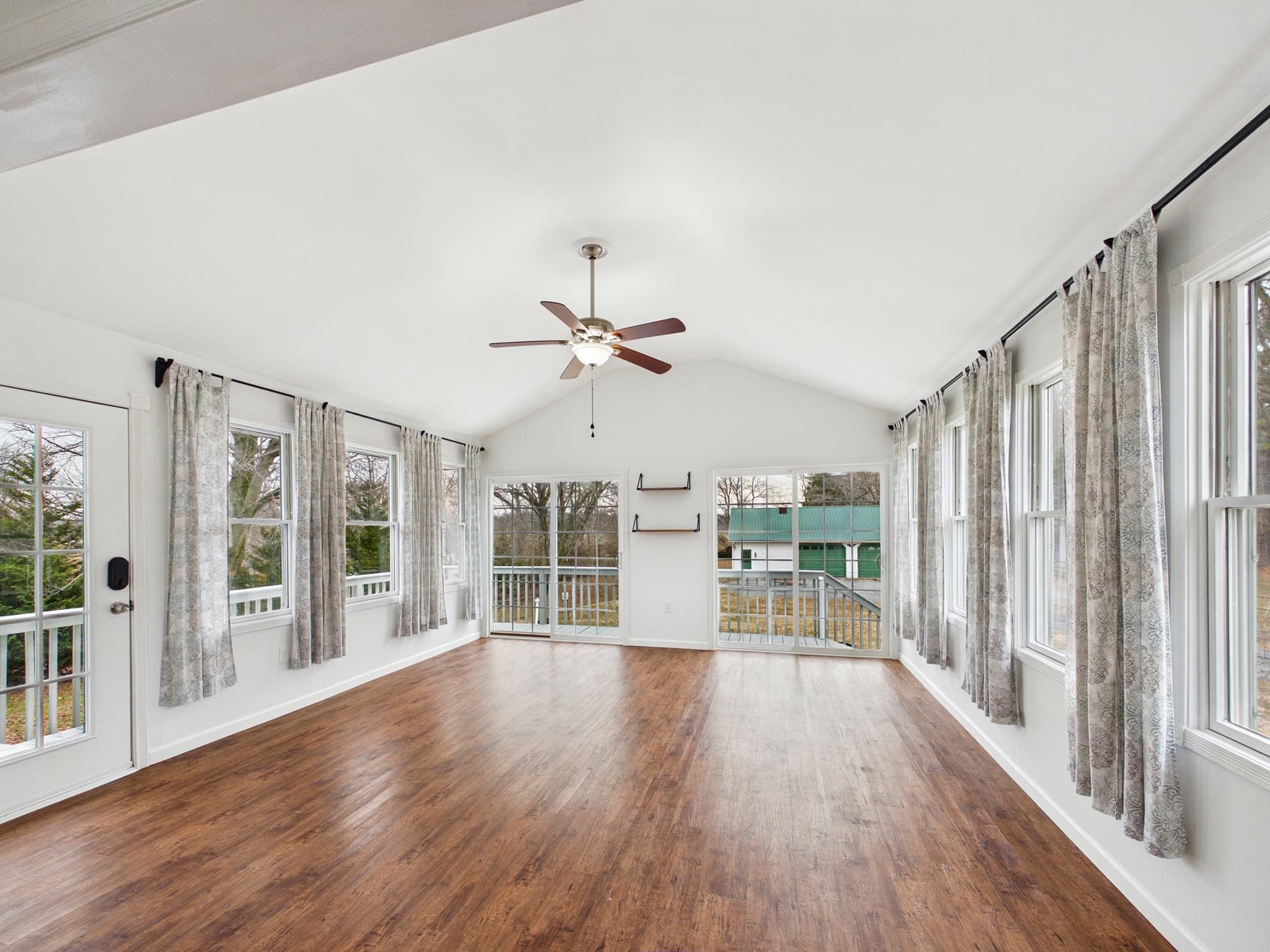 Gallery image slideShow7