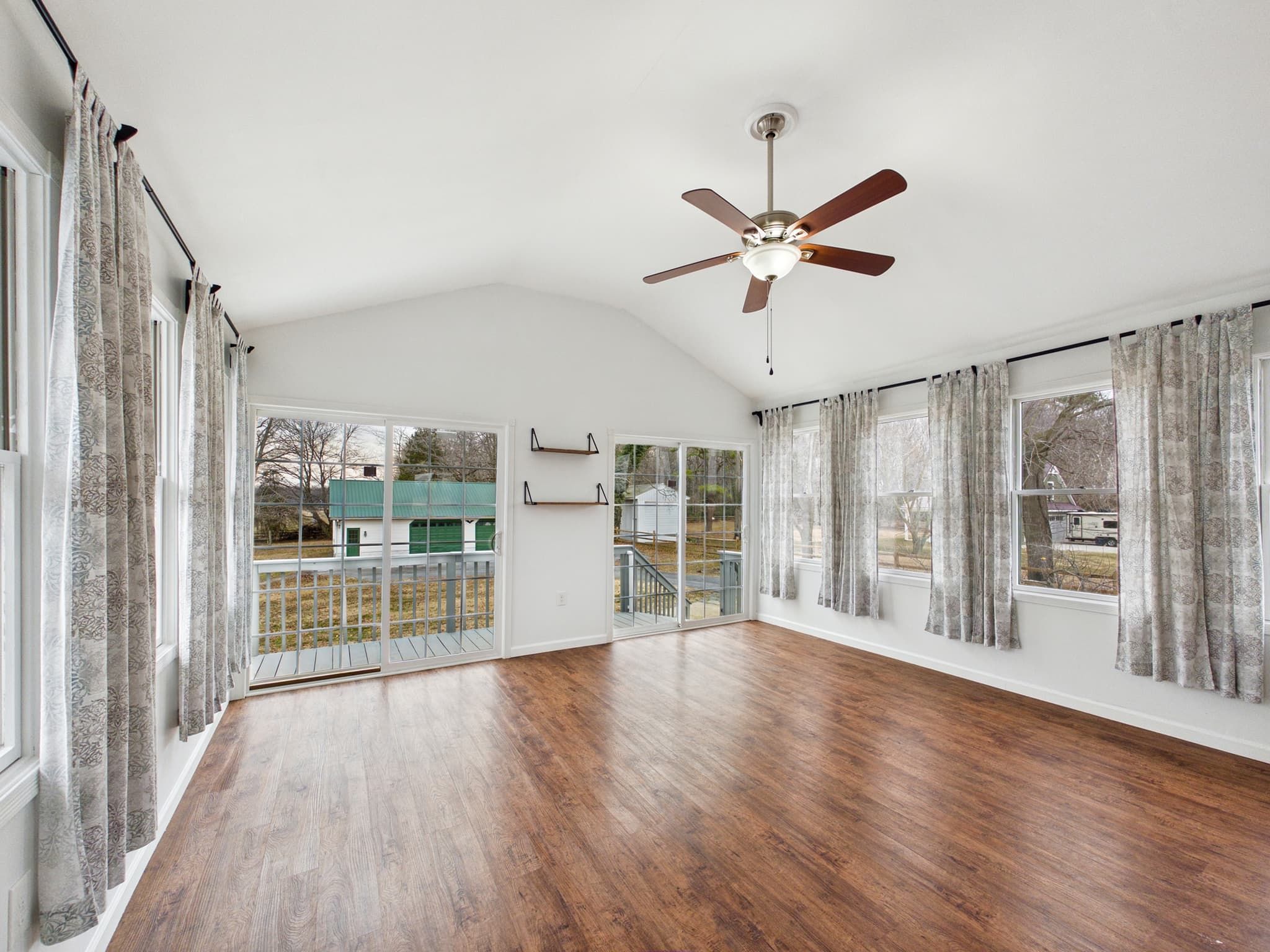 Gallery image slideShow8